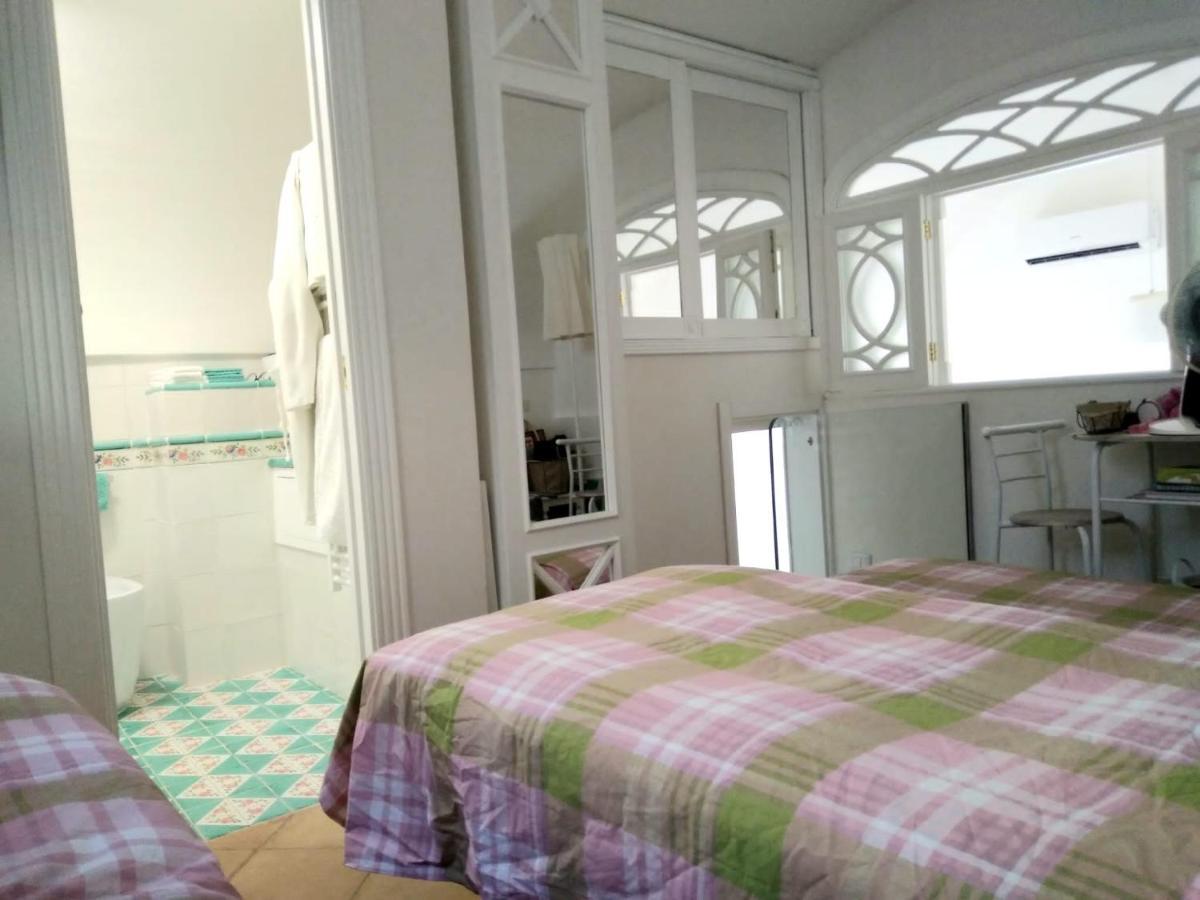 Luxury House In Villa Pompeiana Via Camerelle Con Terrazza Vista Mare Capri Exterior photo