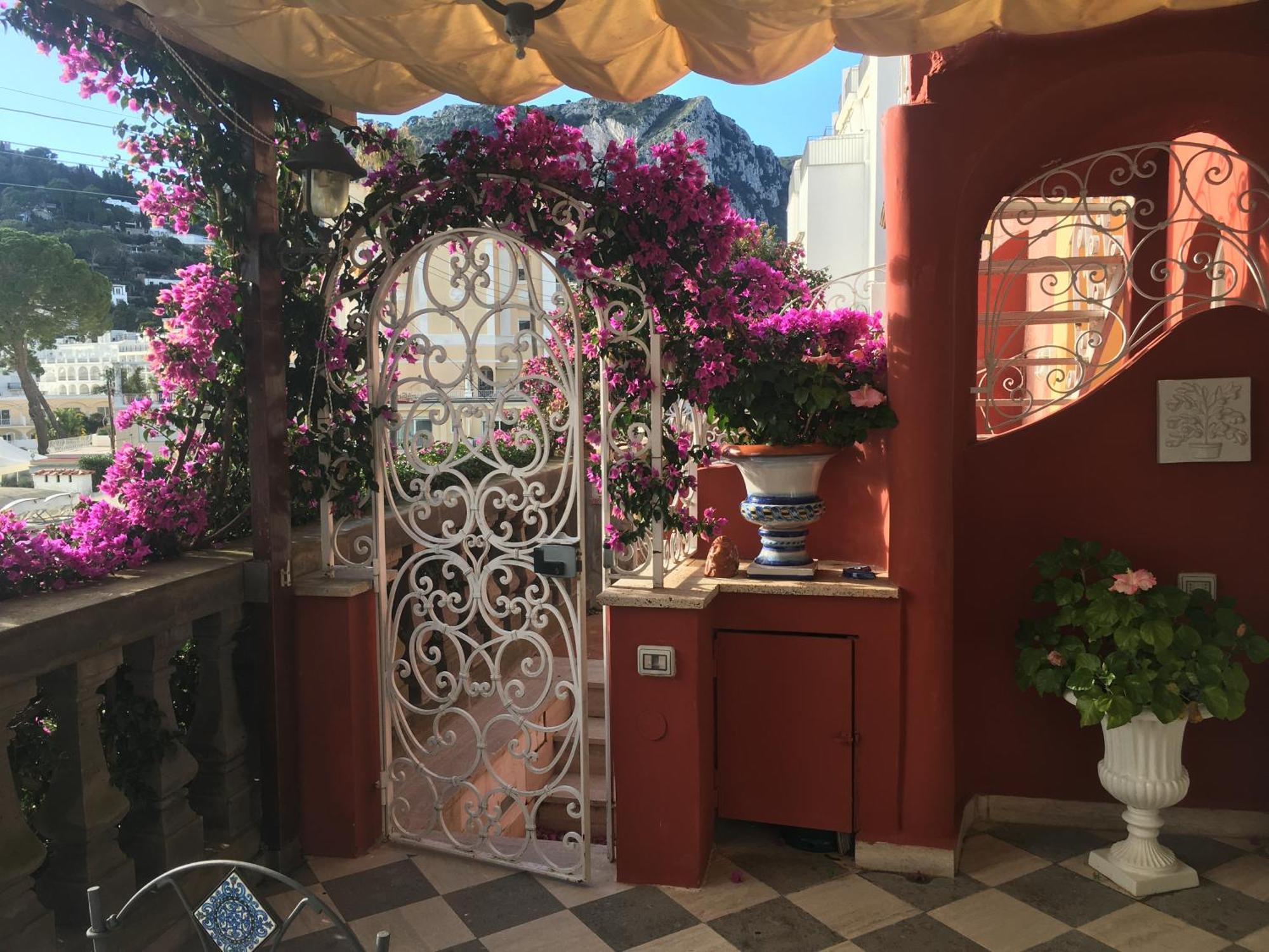 Luxury House In Villa Pompeiana Via Camerelle Con Terrazza Vista Mare Capri Exterior photo